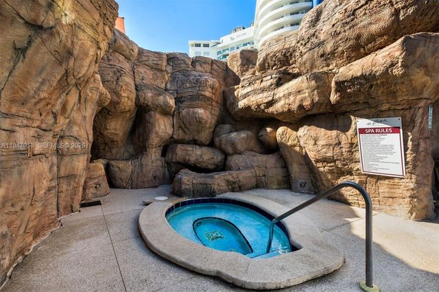 5225 Collins Ave PH8, Miami Beach, FL 33140