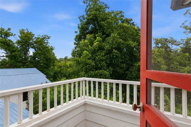 308 S ERKEL AVE, Seguin, TX 78155