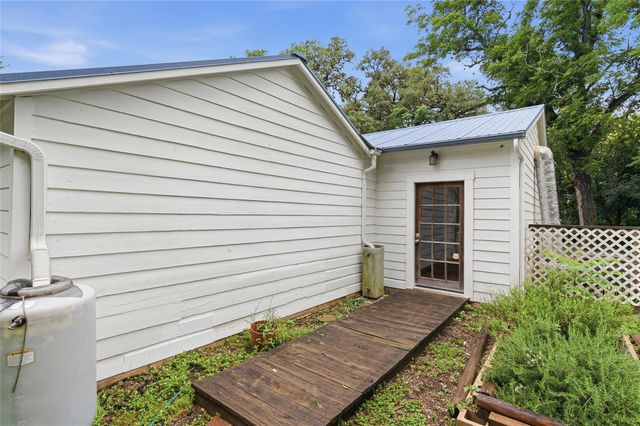 308 S ERKEL AVE, Seguin, TX 78155