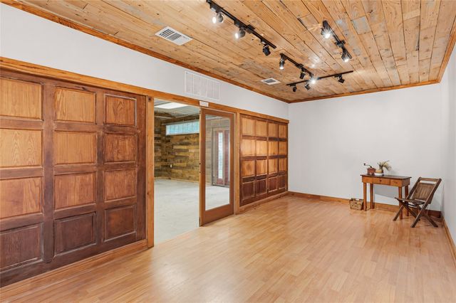 308 S ERKEL AVE, Seguin, TX 78155