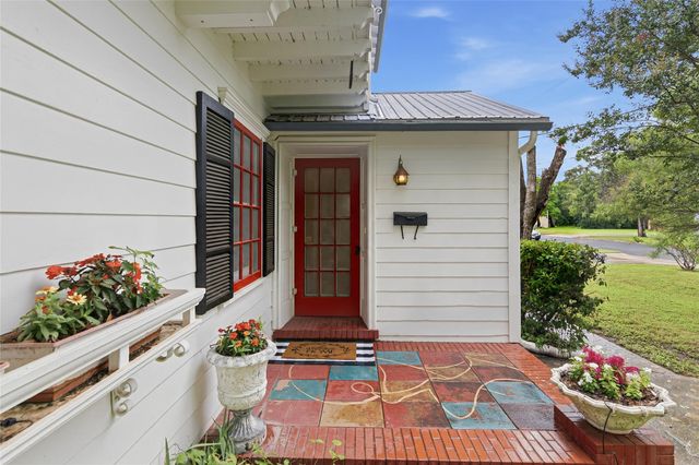 308 S ERKEL AVE, Seguin, TX 78155