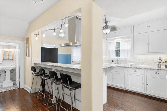 308 S ERKEL AVE, Seguin, TX 78155