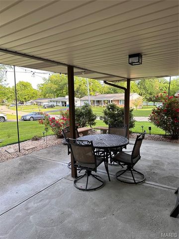 10149 Carolynne Drive, Sappington, MO 63128