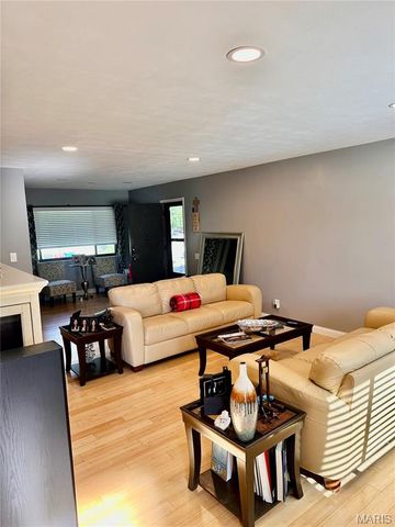 10149 Carolynne Drive, Sappington, MO 63128