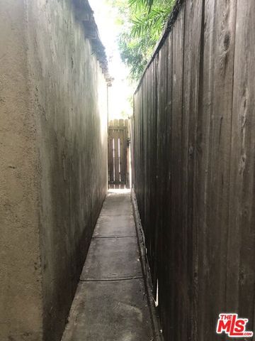 11662 Laurelwood Drive, Los Angeles, CA 91604