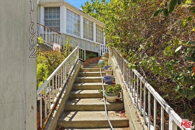 11662 Laurelwood Drive, Los Angeles, CA 91604