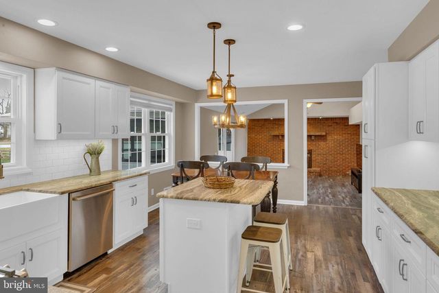 33 BEECHWOOD DR, Robbinsville, NJ 08691