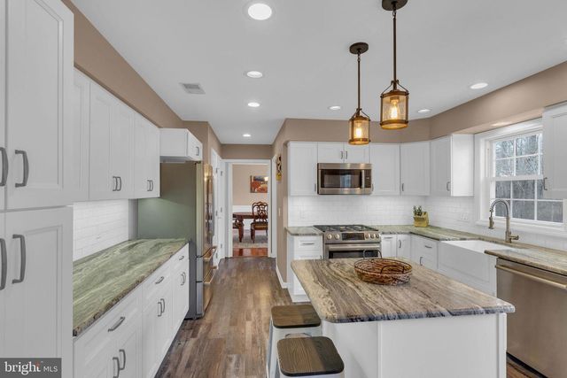 33 BEECHWOOD DR, Robbinsville, NJ 08691