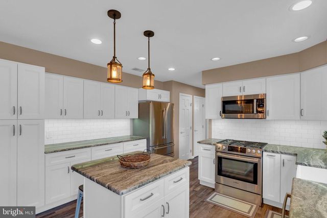 33 BEECHWOOD DR, Robbinsville, NJ 08691