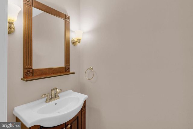 33 BEECHWOOD DR, Robbinsville, NJ 08691