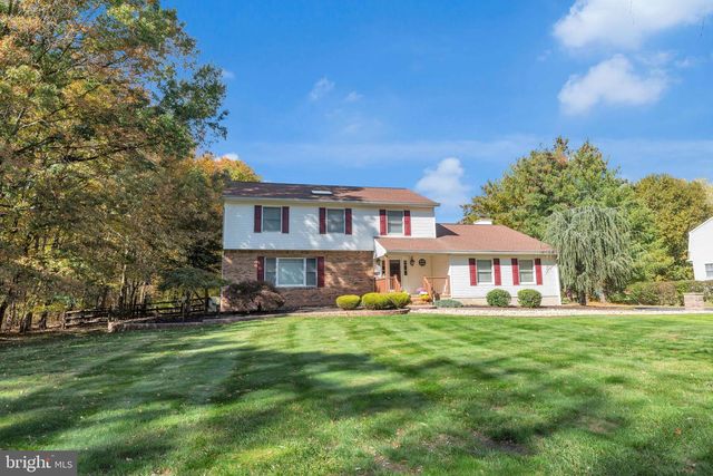 33 BEECHWOOD DR, Robbinsville, NJ 08691