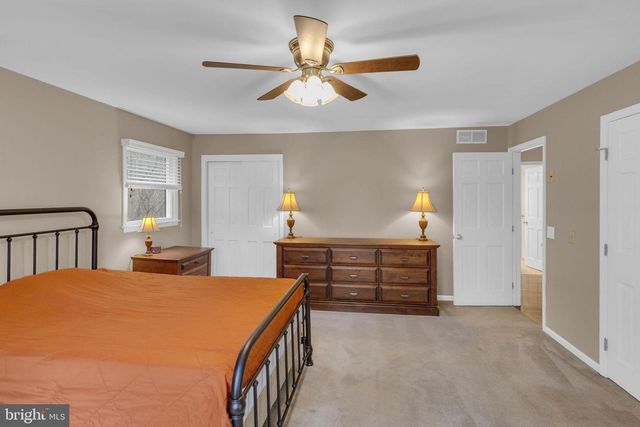 33 BEECHWOOD DR, Robbinsville, NJ 08691