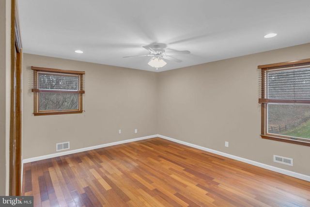 33 BEECHWOOD DR, Robbinsville, NJ 08691