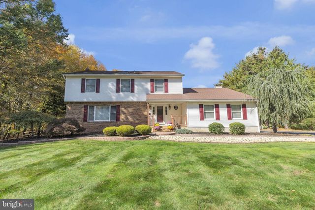 33 BEECHWOOD DR, Robbinsville, NJ 08691