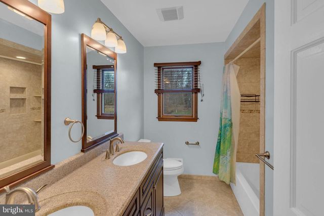 33 BEECHWOOD DR, Robbinsville, NJ 08691