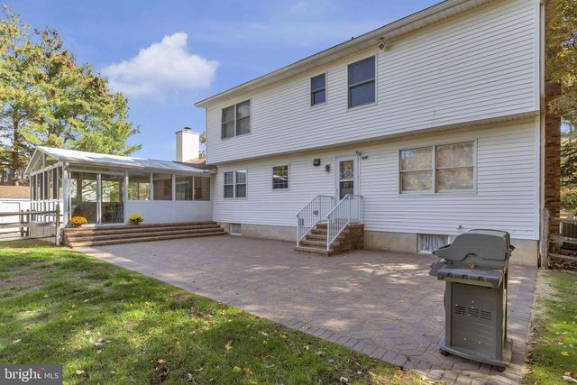 33 BEECHWOOD DR, Robbinsville, NJ 08691