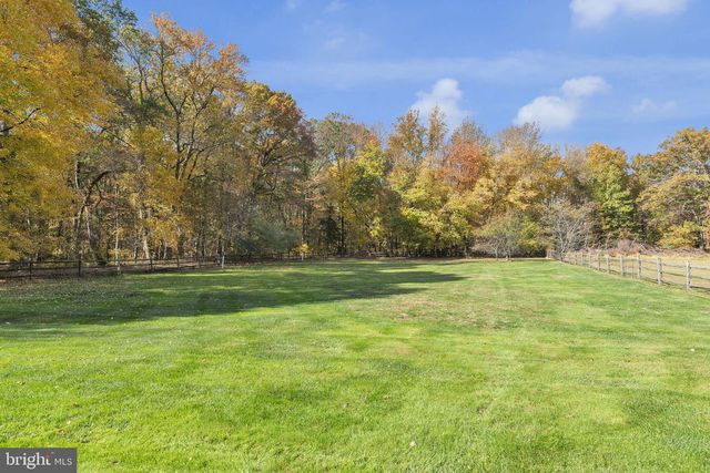 33 BEECHWOOD DR, Robbinsville, NJ 08691