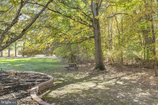 33 BEECHWOOD DR, Robbinsville, NJ 08691