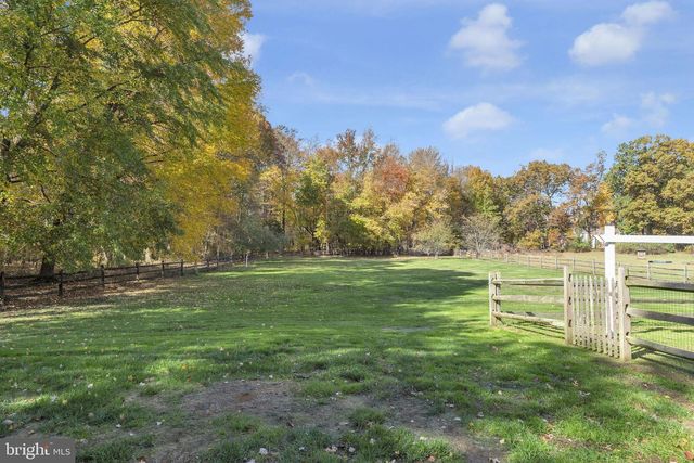 33 BEECHWOOD DR, Robbinsville, NJ 08691