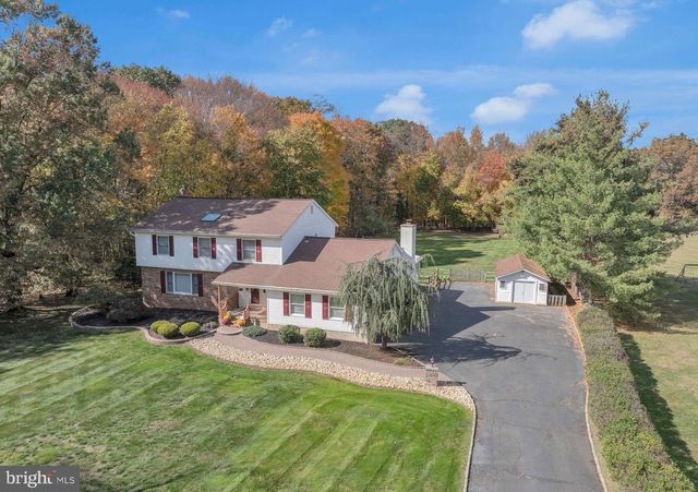 33 BEECHWOOD DR, Robbinsville, NJ 08691