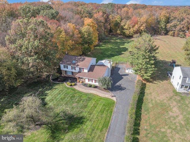 33 BEECHWOOD DR, Robbinsville, NJ 08691