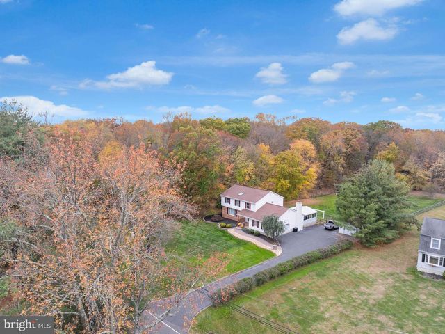 33 BEECHWOOD DR, Robbinsville, NJ 08691