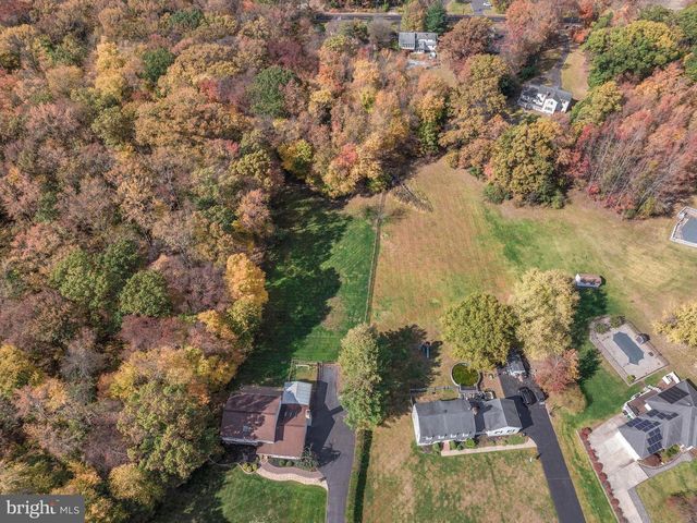 33 BEECHWOOD DR, Robbinsville, NJ 08691