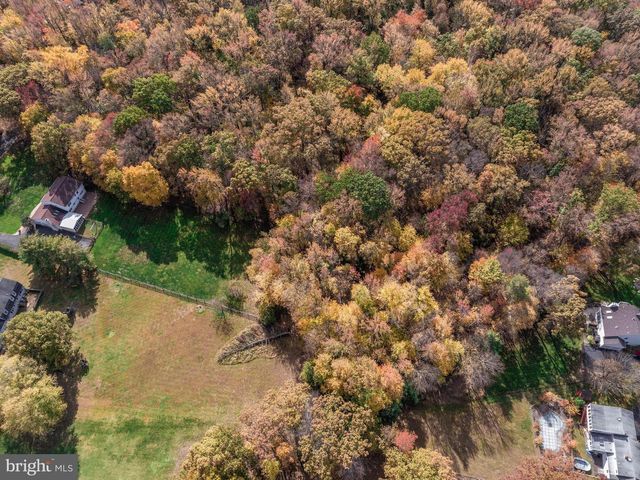 33 BEECHWOOD DR, Robbinsville, NJ 08691