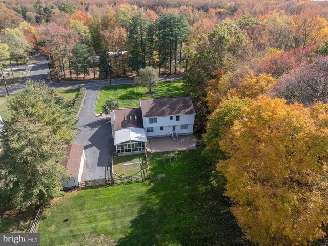 33 BEECHWOOD DR, Robbinsville, NJ 08691