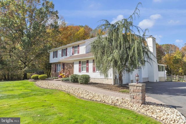 33 BEECHWOOD DR, Robbinsville, NJ 08691