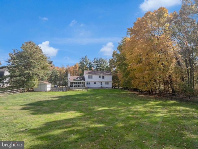 33 BEECHWOOD DR, Robbinsville, NJ 08691