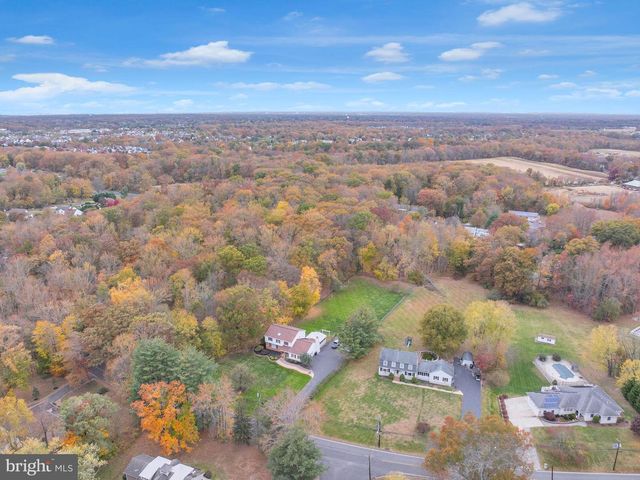 33 BEECHWOOD DR, Robbinsville, NJ 08691