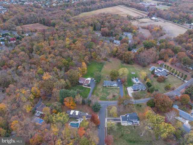 33 BEECHWOOD DR, Robbinsville, NJ 08691