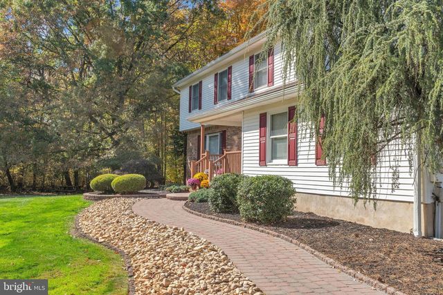 33 BEECHWOOD DR, Robbinsville, NJ 08691