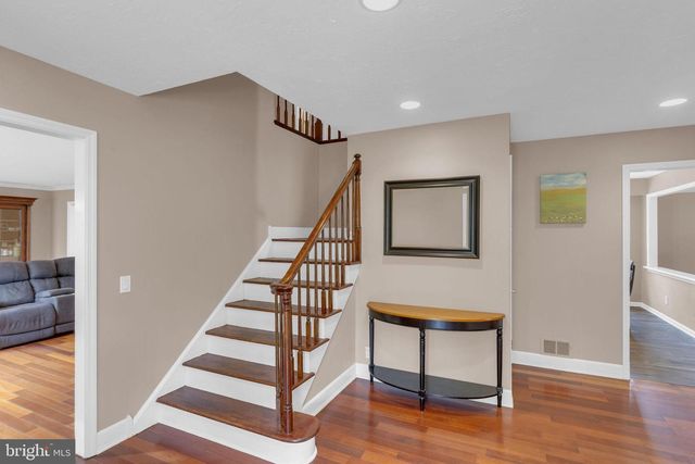 33 BEECHWOOD DR, Robbinsville, NJ 08691