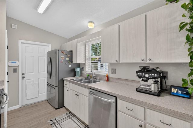 599 MAGNOLIA RIDGE AVENUE, Tavares, FL 32778