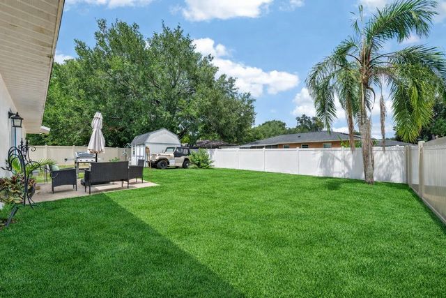 599 MAGNOLIA RIDGE AVENUE, Tavares, FL 32778