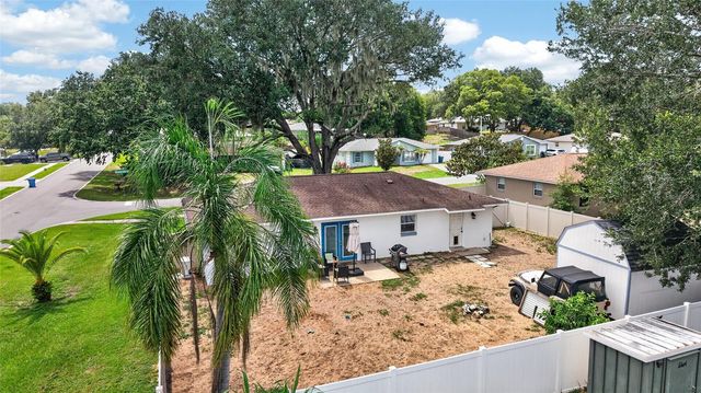 599 MAGNOLIA RIDGE AVENUE, Tavares, FL 32778