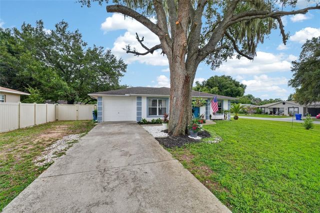 599 MAGNOLIA RIDGE AVENUE, Tavares, FL 32778