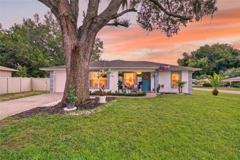 599 MAGNOLIA RIDGE AVENUE, Tavares, FL 32778