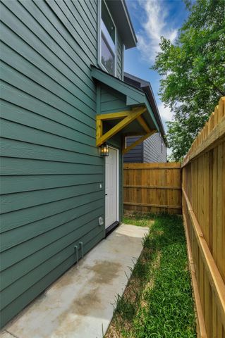 8210 Sparta Street B, Houston, TX 77028