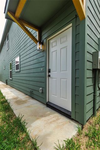 8210 Sparta Street B, Houston, TX 77028