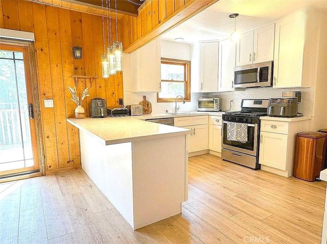 922 Balfrin, Crestline, CA 92325