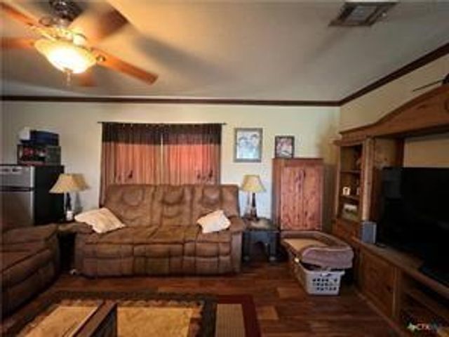 847 Hefner Lane, Cuero, TX 77954