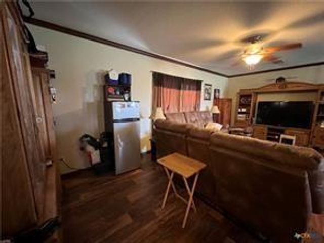 847 Hefner Lane, Cuero, TX 77954