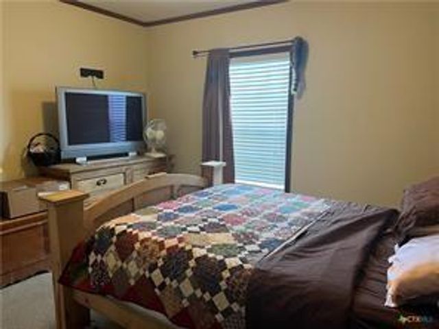 847 Hefner Lane, Cuero, TX 77954