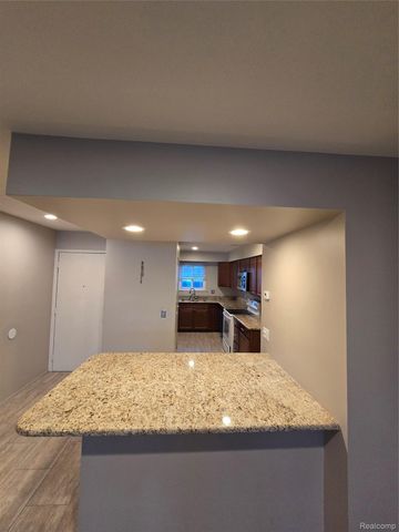1932 Klingensmith Road 56 B, Bloomfield Hills, MI 48302