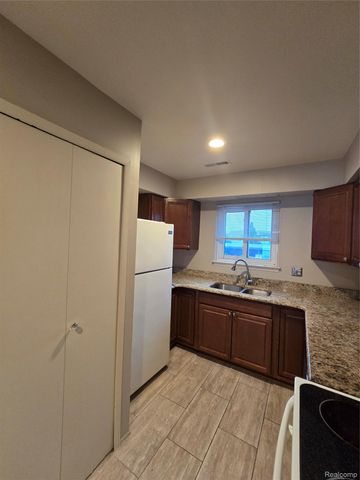 1932 Klingensmith Road 56 B, Bloomfield Hills, MI 48302