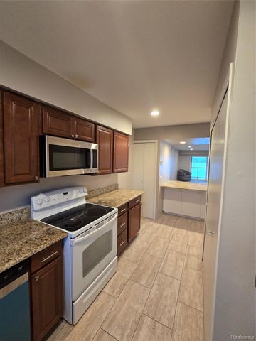 1932 Klingensmith Road 56 B, Bloomfield Hills, MI 48302