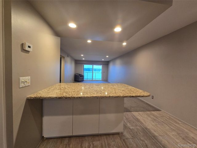 1932 Klingensmith Road 56 B, Bloomfield Hills, MI 48302